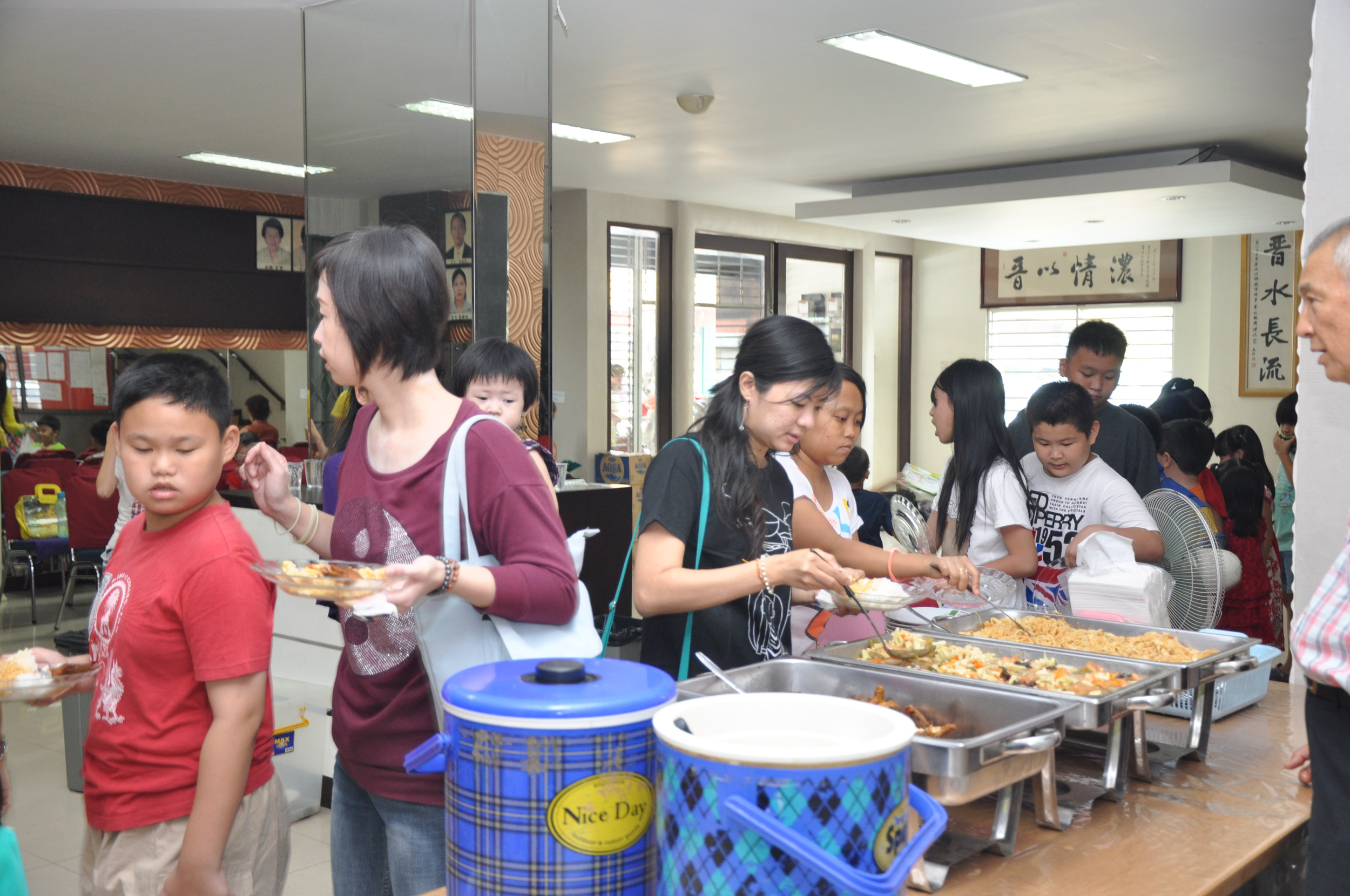 Makan siang bersama di Lantai 1