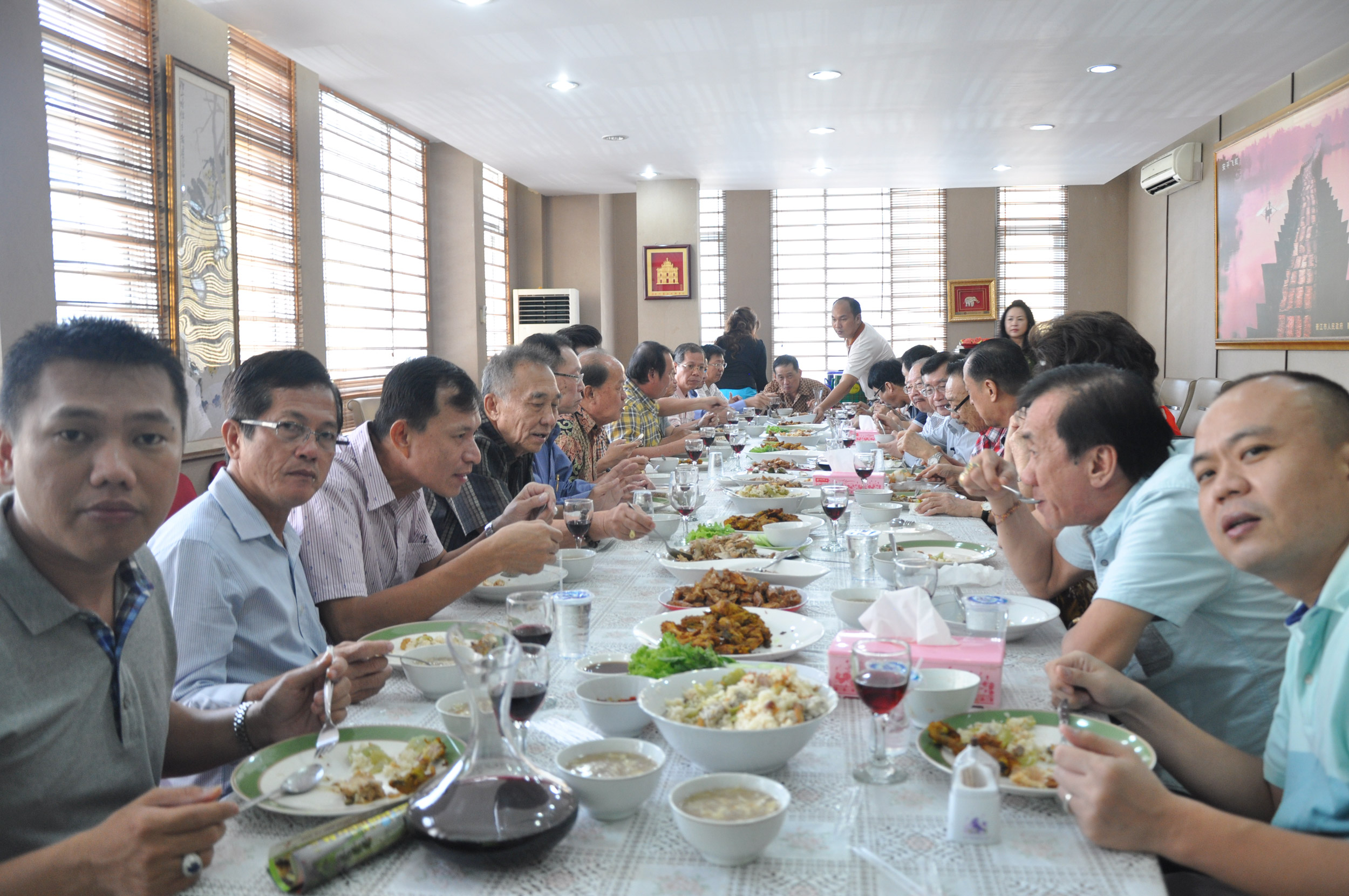 Makan siang bersama di Lantai 2