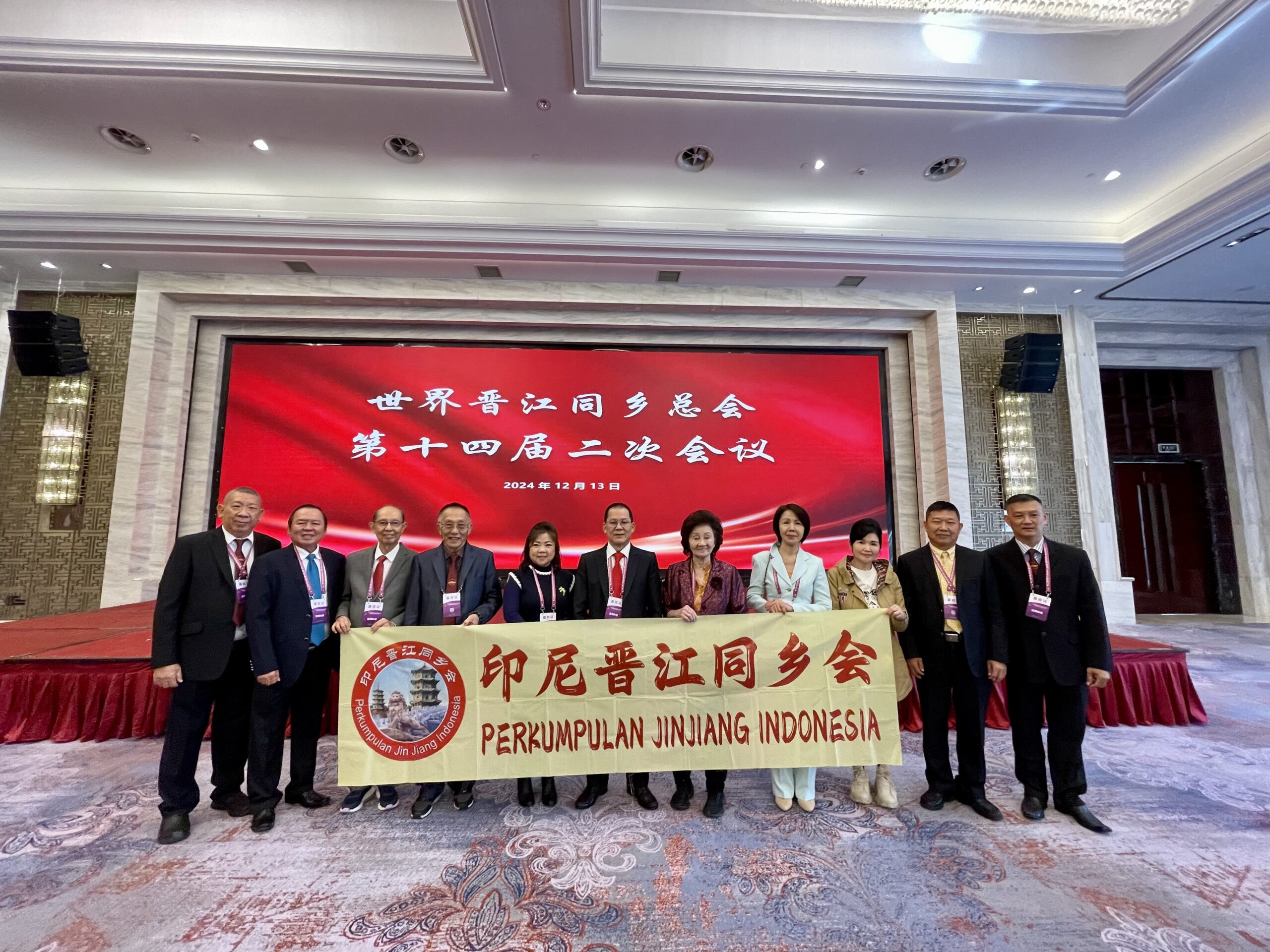 本会出席世晋总第十四届董事会第二次会议时合影
